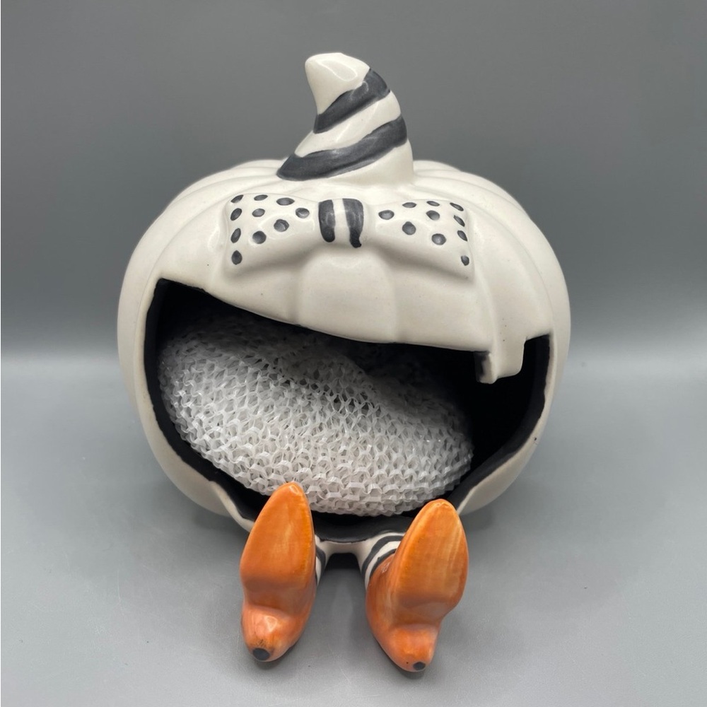 Global Design Pumpkin With Witch Hat And Legs Scrubby Holder NEW